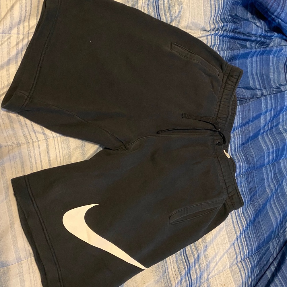 Black Nike shorts